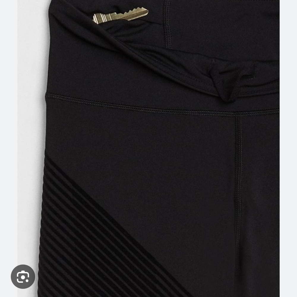 GAPFit high rise texture stripe legging - Picture 3 of 11